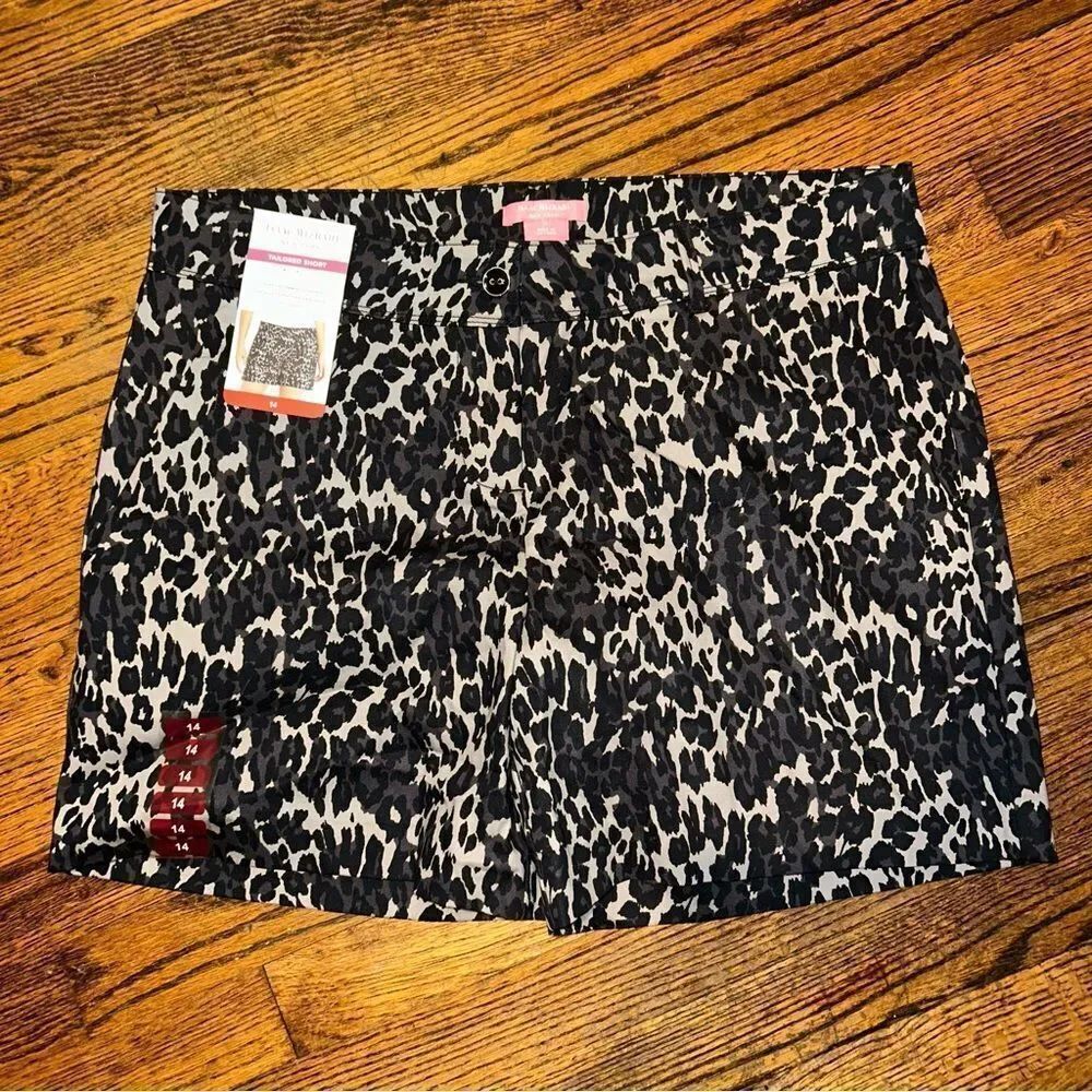 Isaac Mizrahi Black and White Animal Print Women Shorts